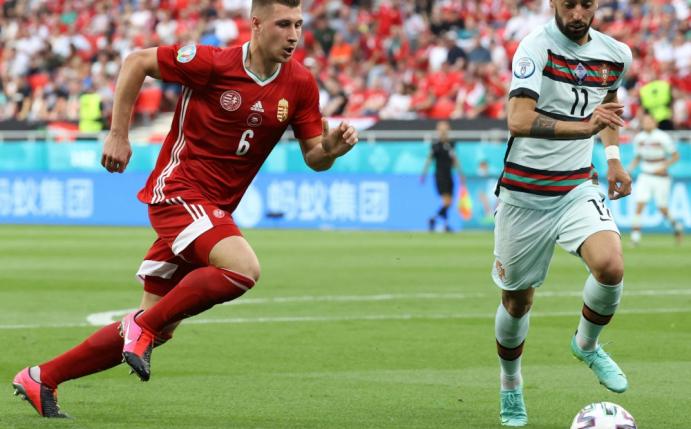 Willi Orban (l.) schätzt das DFB-Team hoch ein