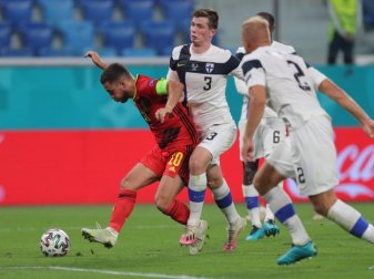 Der Belgier Eden Hazard (l) feierte gegen Finnland sein Startelf-Comeback. Foto: Igor Russak/dpa Der Belgier Eden Hazard (l) feierte gegen Finnland sein Startelf-Comeback. Foto: Igor Russak/dpa