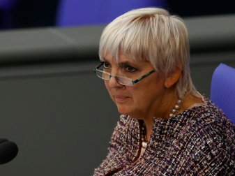 Claudia Roth kritisiert UEFA-Entscheidung scharf Claudia Roth kritisiert UEFA-Entscheidung scharf