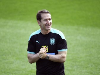Freut sich auf das Achtelfinale gegen Italien: Österreichs Trainer Franco Foda. Foto: Robert Jaeger/APA/dpa