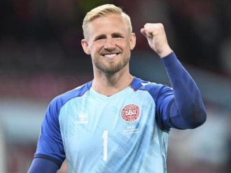 Will mit Dänemark einen ähnlichen Coup landen wie sein Vater bei der EM 1992: Keeper Kasper Schmeichel. Foto: Stuart Franklin/Pool Getty/AP/dpa Will mit Dänemark einen ähnlichen Coup landen wie sein Vater bei der EM 1992: Keeper Kasper Schmeichel. Foto: Stuart Franklin/Pool Getty/AP/dpa