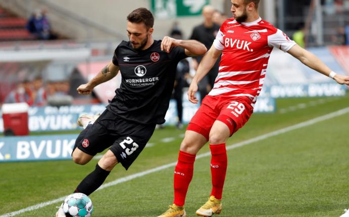 Fabian Schleusener (l.) kehrt zum KSC zurück