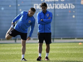 Ivica Olic (l) schätzt besonders Busquets als Gefahr ein Ivica Olic (l) schätzt besonders Busquets als Gefahr ein