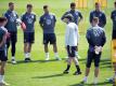 Bundestrainer Joachim Löw tüftelt mit seinen Spielern am Matchplan gegen England. Foto: Federico Gambarini/dpa