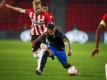 Timo Baumgartl (l) von PSV Eindhoven während einer Europa-League-Partie gegen Granada. Foto: Peter Dejong/AP/dpa