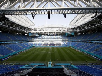 Das EM-Stadion in St. Petersburg. Die Corona-Zahlen steigen vor dem Viertelfinale in der Stadt deutlich an. Foto: Maxim Shemetov/Pool Reuters/AP/dpa Das EM-Stadion in St. Petersburg. Die Corona-Zahlen steigen vor dem Viertelfinale in der Stadt deutlich an. Foto: Maxim Shemetov/Pool Reuters/AP/dpa