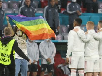 Verbot von Regenbogenfahnen in Budapester Fanzone Verbot von Regenbogenfahnen in Budapester Fanzone