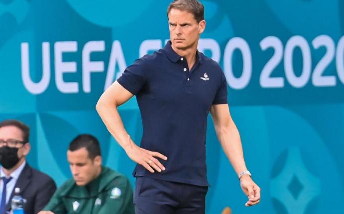 Der niederländische Trainer Frank de Boer übernahm für den überraschenden K.o. die Verantwortung. Foto: Robert Michael/dpa-Zentralbild/dpa