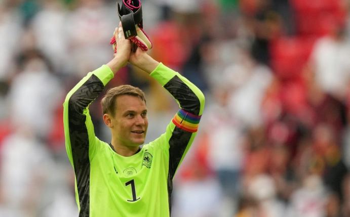 Manuel Neuer sieht die Nationalspieler als Vorbilder