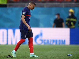 Traurig nach verschossenem Elfmeter: Superstar Mbappe Traurig nach verschossenem Elfmeter: Superstar Mbappe