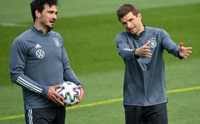 Die Nationalelf-Rückkehrer Hummels (l.) und Müller