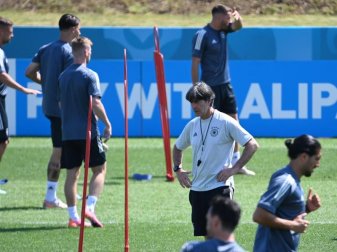 Die Europameisterschaft ist für Joachim Löw (M) das letzte Turnier als Bundestrainer. Foto: Federico Gambarini/dpa Die Europameisterschaft ist für Joachim Löw (M) das letzte Turnier als Bundestrainer. Foto: Federico Gambarini/dpa