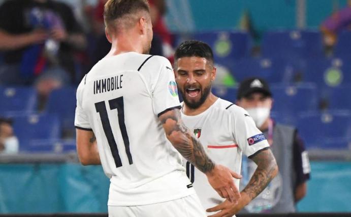 Ziemlich beste Freunde: Lorenzo Insigne (r) und Ciro Immobile. Foto: Alberto Lingria/Pool Reuters/AP/dpa