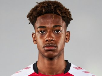 Freiburg setzt Ezekwem in Zukunft bei den Profis ein Freiburg setzt Ezekwem in Zukunft bei den Profis ein