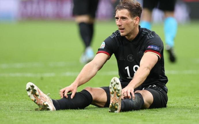 Konnte seine offensiven Stärken nur selten einbringen: Leon Goretzka reagiert nach der Niederlage. Foto: Christian Charisius/dpa