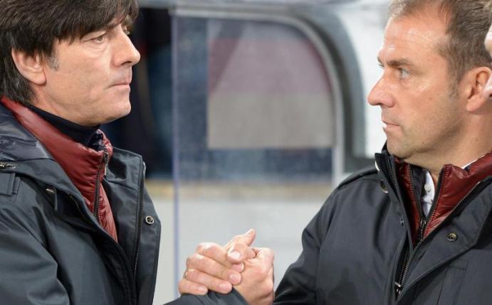 Übergibt das Bundestrainer-Amt an Hansi Flick (r): Joachim Löw. Foto: Federico Gambarini/dpa