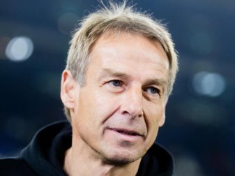 Klinsmann holte Löw 2004 als Assistenten in das Trainerteam der Nationalmannschaft. Foto: Rolf Vennenbernd/dpa Klinsmann holte Löw 2004 als Assistenten in das Trainerteam der Nationalmannschaft. Foto: Rolf Vennenbernd/dpa