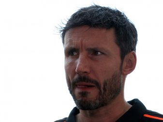 Das erste Training leitete van Bommel ohne EM-Teilnehmer Das erste Training leitete van Bommel ohne EM-Teilnehmer
