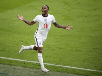 Englands Raheem Sterling bejubelt sein Tor zum 1:0 gegen Deutschland. Foto: John Sibley/POOL Reuters/dpa Englands Raheem Sterling bejubelt sein Tor zum 1:0 gegen Deutschland. Foto: John Sibley/POOL Reuters/dpa