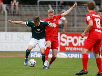 Kevin Schumacher (r.) verstärkt Hansa Rostock