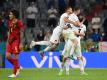 Während Italiens Spieler in München den Halbfinal-Einzug feiern, schaut Belgiens Axel Witsel (l) enttäuscht drein. Foto: Federico Gambarini/dpa