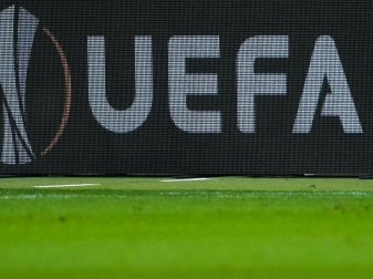 Auf den Werbebanden darf kein Regenbogen zu sehen sein. Foto: Silas Stein/dpa/Archivbild Auf den Werbebanden darf kein Regenbogen zu sehen sein. Foto: Silas Stein/dpa/Archivbild