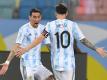 Lionel Messi feiert mit Angel Di Maria