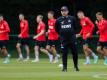 «Die Jungs haben sehr gut mitgezogen», sagt Trainer Steffen Baumgart nach seiner ersten Einheit beim 1. FC Köln. Foto: Rolf Vennenbernd/dpa