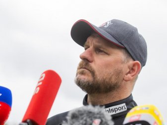 Mahnt falsche Auswahl-Kriterien und Prioritäten bei der Nachwuchsarbeit an: FC-Trainer Steffen Baumgart. Foto: Rolf Vennenbernd/dpa