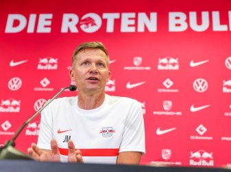 Der neue Trainer Jesse Marsch spricht in der Pressekonferenz vor dem Trainingsauftakt. Foto: Jan Woitas/dpa-Zentralbild/dpa Der neue Trainer Jesse Marsch spricht in der Pressekonferenz vor dem Trainingsauftakt. Foto: Jan Woitas/dpa-Zentralbild/dpa