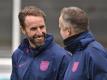 Würde den Engländern gern den langgehegten Traum vom Einzug ins EM-Finale erfüllen: Trainer Gareth Southgate (l). Foto: Rui Vieira/AP/dpa