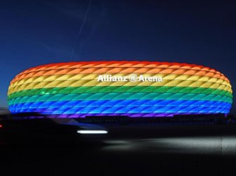 Anlässlich des «Christopher Street Day» will der FC Bayern die Allianz Arena drei Stunden lang in Regenbogenfarben erleuchten. Foto: Tobias Hase/dpa Anlässlich des «Christopher Street Day» will der FC Bayern die Allianz Arena drei Stunden lang in Regenbogenfarben erleuchten. Foto: Tobias Hase/dpa