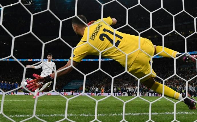 Donnarumma hält gegen Morata - Italien im Finale