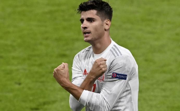 Stürmer Alvaro Morata wurde nach dem verschossenen Elfmeter zur tragischen Figur des spanischen EM-Aus. Foto: Facundo Arrizabalaga/Pool EPA/AP/dpa