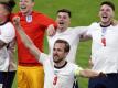 Englands Harry Kane (M) und seine Teamkollegen feiern nach dem Sieg. Foto: Catherine Ivill/Pool Getty/AP/dpa