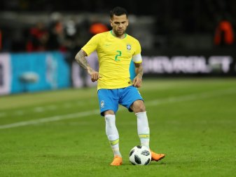 Dani Alves ist einer der Stars in Tokio Dani Alves ist einer der Stars in Tokio