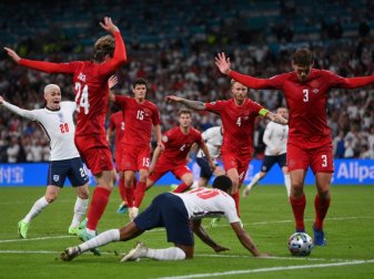 EM-Halbfinale: Dänen kritisieren Elfmeterpfiff EM-Halbfinale: Dänen kritisieren Elfmeterpfiff