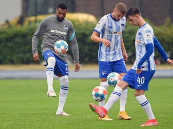 Neuzugang Kevin Prince Boateng (l) soll bei der Hertha eine Chefrolle einnehmen. Foto: Soeren Stache/dpa-Zentralbild/dpa Neuzugang Kevin Prince Boateng (l) soll bei der Hertha eine Chefrolle einnehmen. Foto: Soeren Stache/dpa-Zentralbild/dpa