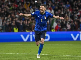 Italiens Jorginho verwandelte den entscheidenden Elfmeter gegen Spanien. Foto: Justin Tallis/Pool AFP/AP/dpa Italiens Jorginho verwandelte den entscheidenden Elfmeter gegen Spanien. Foto: Justin Tallis/Pool AFP/AP/dpa