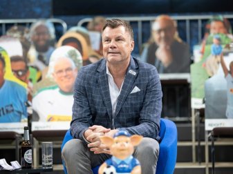 Thomas Helmer verabschiedet sich vom "Doppelpass" Thomas Helmer verabschiedet sich vom "Doppelpass"