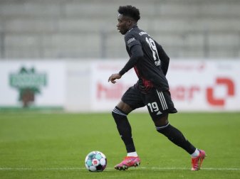 Bayern Münchens Alphonso Davies hat sich am Knöchek verletzt. Foto: Tom Weller/dpa Bayern Münchens Alphonso Davies hat sich am Knöchek verletzt. Foto: Tom Weller/dpa