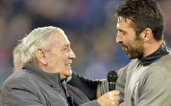 Luigi Riva (l.) zeigt sich begeistert von der Azzurri
