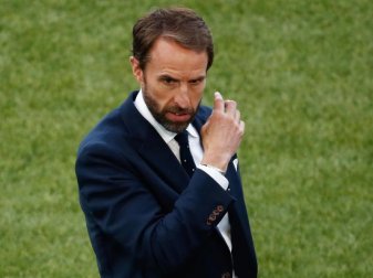 Stellt gegen Italien überraschend auf Dreierkette um: Englands Nationaltrainer Gareth Southgate. Foto: Alessandro Garofalo/Pool Reuters/dpa Stellt gegen Italien überraschend auf Dreierkette um: Englands Nationaltrainer Gareth Southgate. Foto: Alessandro Garofalo/Pool Reuters/dpa