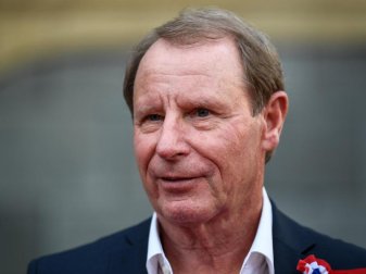 Fordert «mannschaftliche Geschlossenheit» im deutschen Fußball: Der ehemalige deutsche Fußball-Bundestrainer Berti Vogts. Foto: Patrick Seeger/dpa Fordert «mannschaftliche Geschlossenheit» im deutschen Fußball: Der ehemalige deutsche Fußball-Bundestrainer Berti Vogts. Foto: Patrick Seeger/dpa