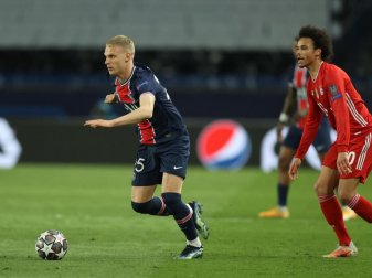 PSG-Verteidiger Mitchel Bakker (l) wechselt nach Leverkusen. Foto: Sebastien Muylaert/dpa PSG-Verteidiger Mitchel Bakker (l) wechselt nach Leverkusen. Foto: Sebastien Muylaert/dpa