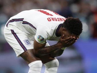 Reagierte mit einer emotionalen Botschaft auf die Anfeindungen gegen ihn und seine Teamkollegen: Englands Marcus Rashford. Foto: Carl Recine/Pool Reuters/dpa Reagierte mit einer emotionalen Botschaft auf die Anfeindungen gegen ihn und seine Teamkollegen: Englands Marcus Rashford. Foto: Carl Recine/Pool Reuters/dpa