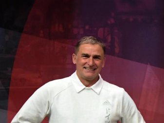 Hat mit den Olympia-Fußball-Team das Trainingslager in Japan bezogen: Trainer Stefan Kuntz. Foto: Ina Fassbender/AFP POOL/dpa Hat mit den Olympia-Fußball-Team das Trainingslager in Japan bezogen: Trainer Stefan Kuntz. Foto: Ina Fassbender/AFP POOL/dpa