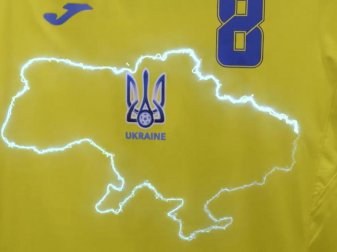 Bei der EM war der Slogan «Ruhm der Ukraine! - Ehre den Helden!» an den Trikots des ukrainischen Teams zu einem Politikum geworden. Foto: Uncredited/President of Ukrainian Association of Football Andrii Pavel Pavelko/AP/dpa Bei der EM war der Slogan «Ruhm der Ukraine! - Ehre den Helden!» an den Trikots des ukrainischen Teams zu einem Politikum geworden. Foto: Uncredited/President of Ukrainian Association of Football Andrii Pavel Pavelko/AP/dpa