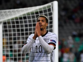 Hat beim VfL Wolfsburg einen Vertrag bis 2025 Unterschrieben: Lukas Nmecha. Foto: Marton Monus/dpa Hat beim VfL Wolfsburg einen Vertrag bis 2025 Unterschrieben: Lukas Nmecha. Foto: Marton Monus/dpa