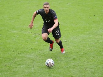 "Träumen-lohnt-sich"-Camp von Robin Gosens in Berlin "Träumen-lohnt-sich"-Camp von Robin Gosens in Berlin